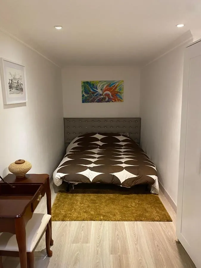 פריז Cosy, Charming Apartment With Courtyard