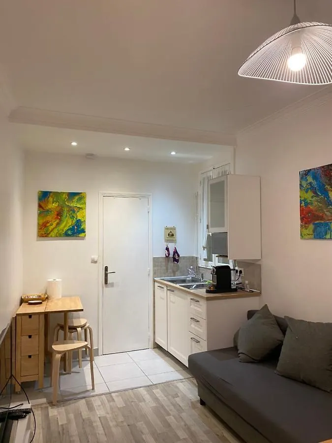Cosy, Charming Apartment With Courtyard Paris France